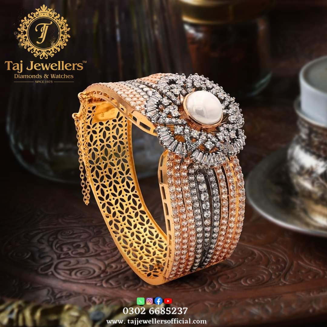 Gold Ladies Bangle